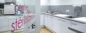 Dans la salle de stérilisation Dans la salle de stérilisation